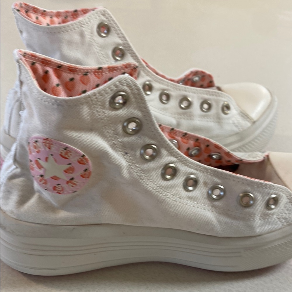 Women’s Converse Peaches High-Top Sneakers. Size 10